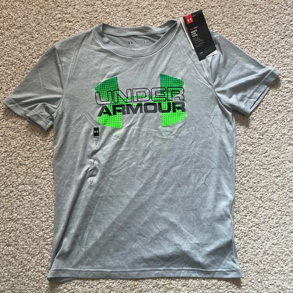 NWT UA gray t-shirt
